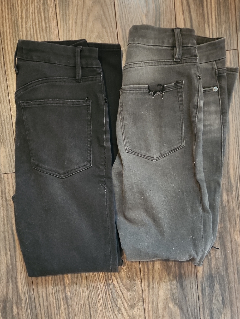 Good American Size 28 Two Pairs of Slim Jeans in Black and Charcoal